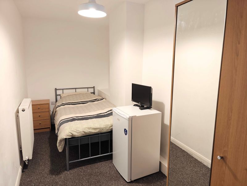Single Room in Queens Park